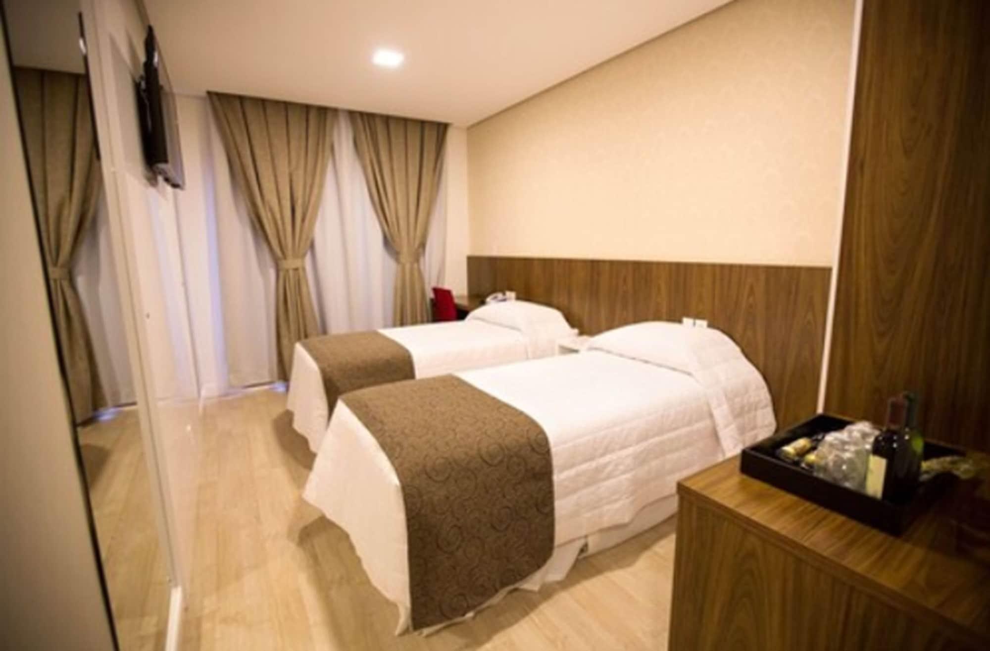 Holiday & Business Hotel - Em Frente Ao Centro De Eventos E Arena Conda Chapecó Exteriör bild